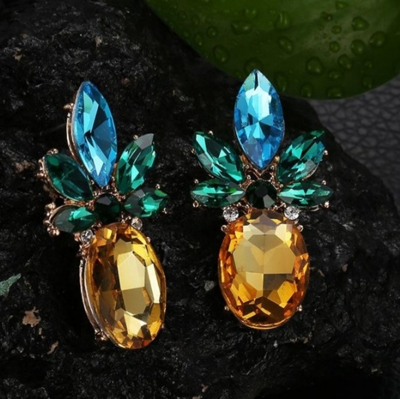🌟🌟Pineapple Stud Earrings🌟🌟 Tropical - Picture 2 of 5
